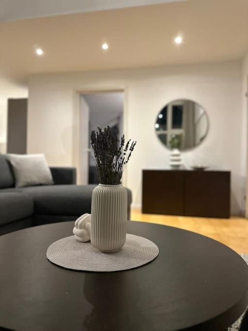 Ferienwohnung Kaiserblick Иринген Екстериор снимка